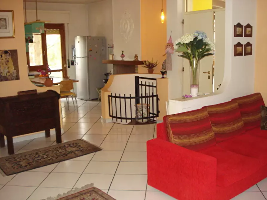 Immagine 1 di Casa trifamiliare in vendita  in VILLA VERROCCHIO a Montesilvano