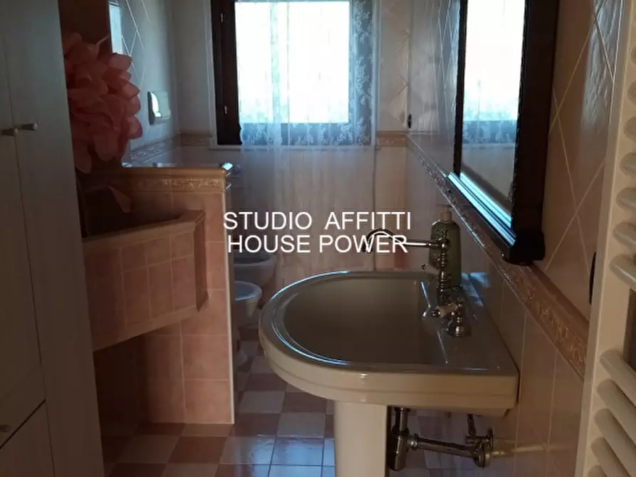 Immagine 10 di Villa in affitto  in Via Giovi a Montesilvano