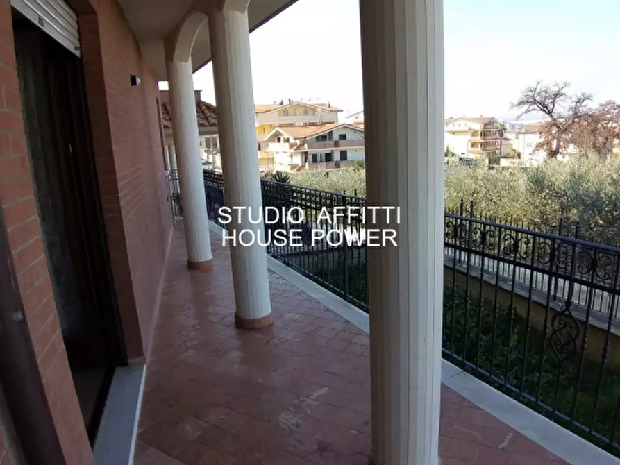 Immagine 28 di Villa in affitto  in Via Giovi a Montesilvano