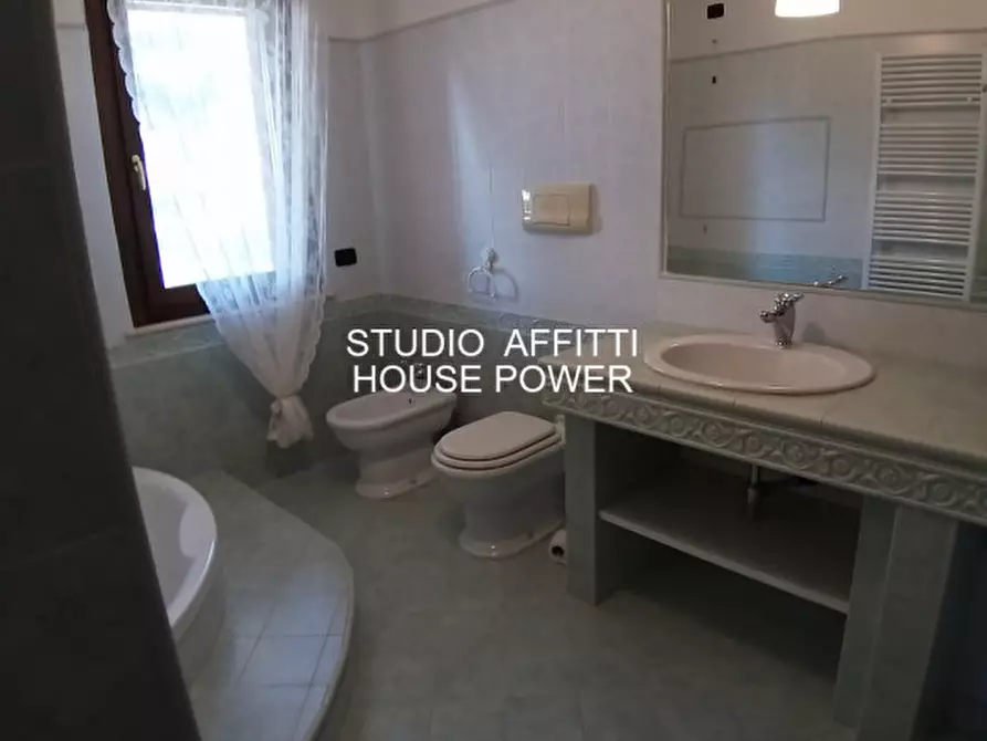 Immagine 38 di Villa in affitto  in Via Giovi a Montesilvano