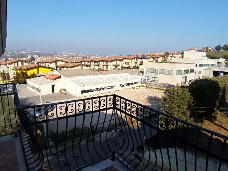 Immagine 49 di Villa in affitto  in Via Giovi a Montesilvano