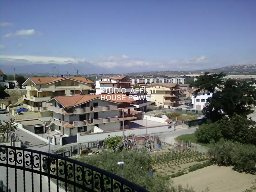 Immagine 56 di Villa in affitto  in Via Giovi a Montesilvano