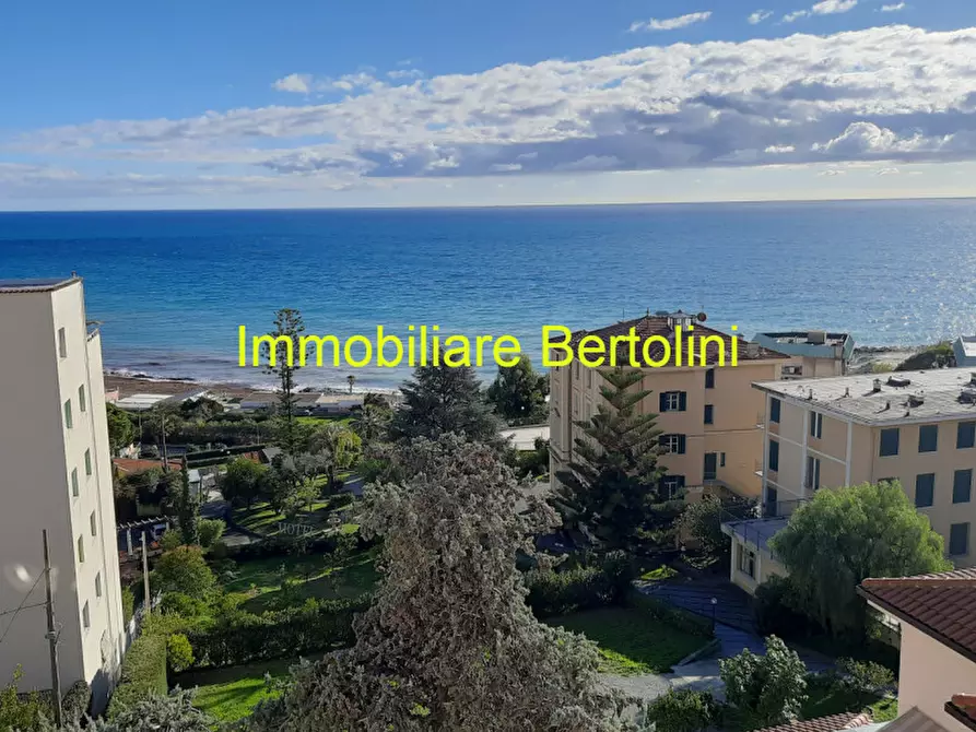 Immagine 1 di Attico in affitto  in via p. semeria, 57 a San Remo
