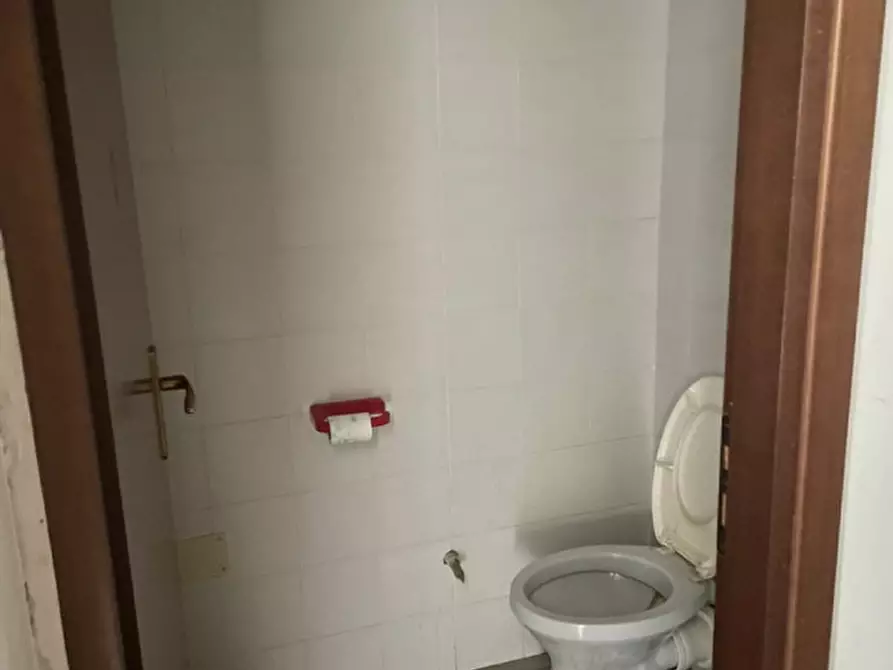 Immagine 5 di Negozio in vendita  in Città Verde a Terni