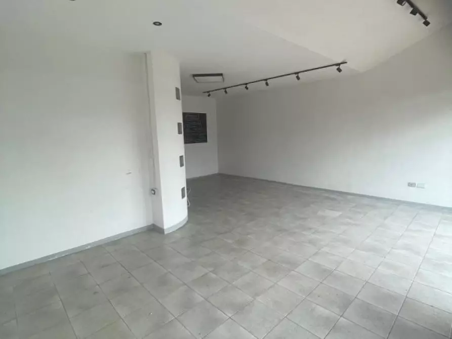 Immagine 6 di Negozio in vendita  in Città Verde a Terni