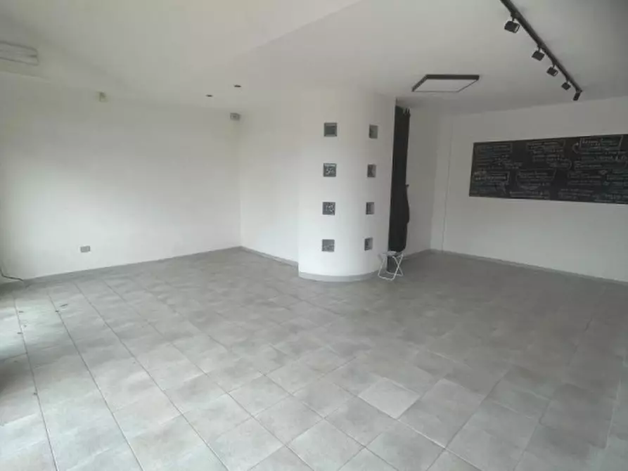 Immagine 9 di Negozio in vendita  in Città Verde a Terni