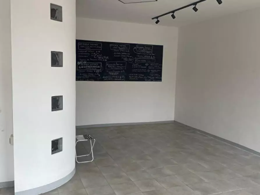 Immagine 11 di Negozio in vendita  in Città Verde a Terni