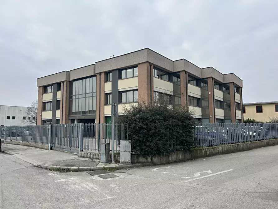 Immagine 1 di Negozio in affitto  in VIA UDINE a Mestrino