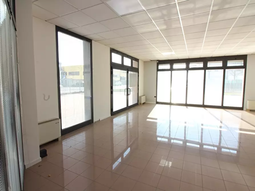 Immagine 6 di Negozio in affitto  in VIA UDINE a Mestrino