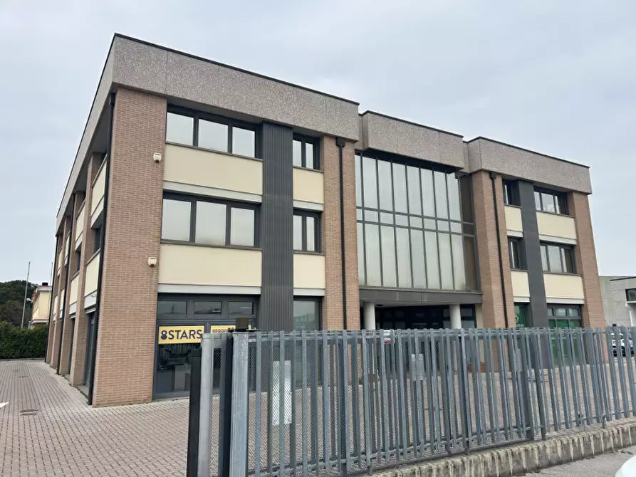 Immagine 1 di Negozio in vendita  in VIA UDINE a Mestrino