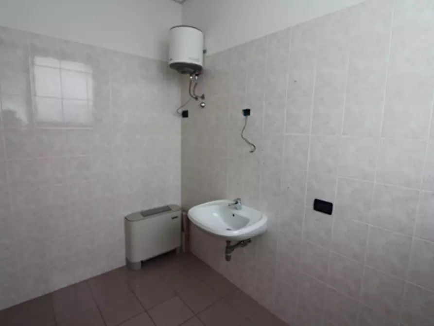 Immagine 27 di Negozio in vendita  in VIA UDINE a Mestrino