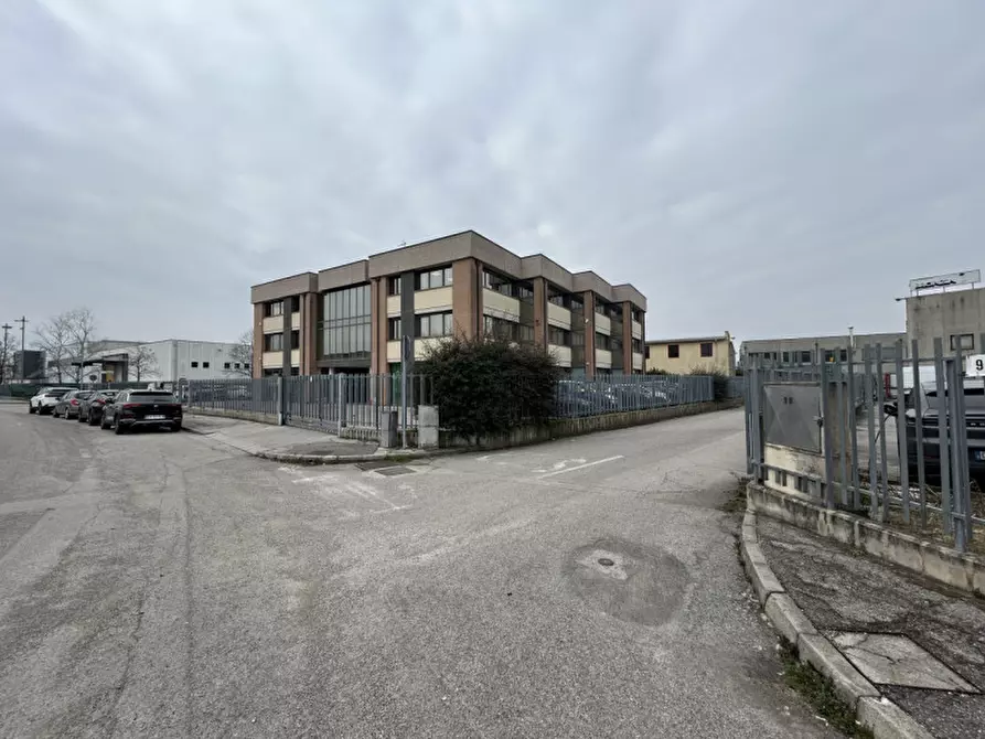 Immagine 29 di Negozio in vendita  in VIA UDINE a Mestrino