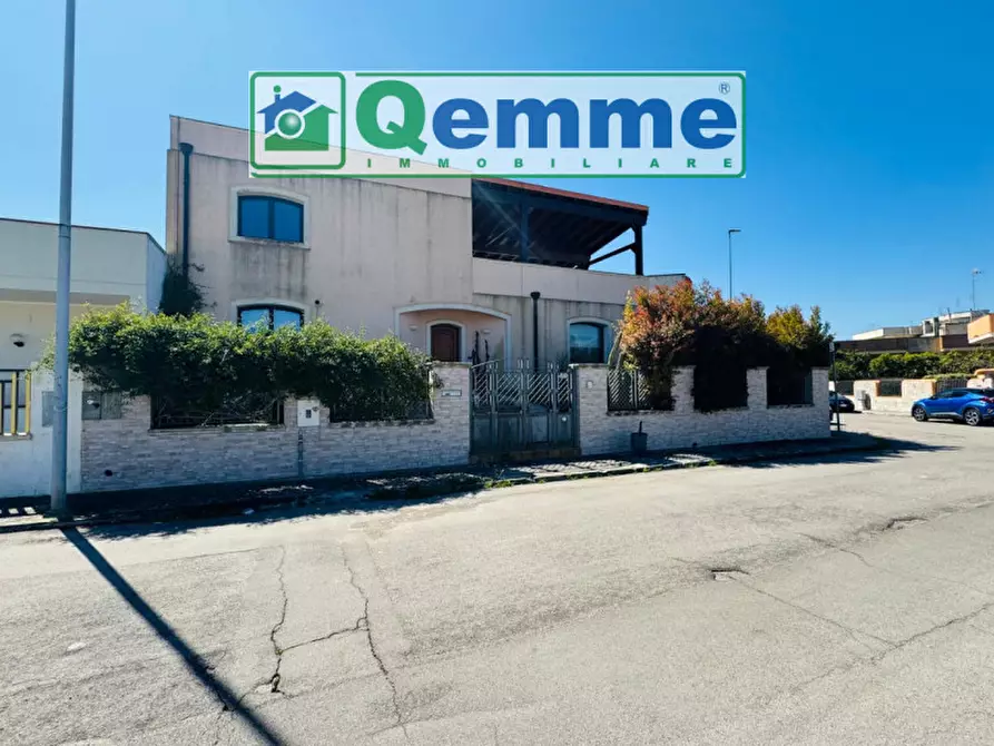 Immagine 1 di Villa in vendita  in Piazza Beethoven a Lequile