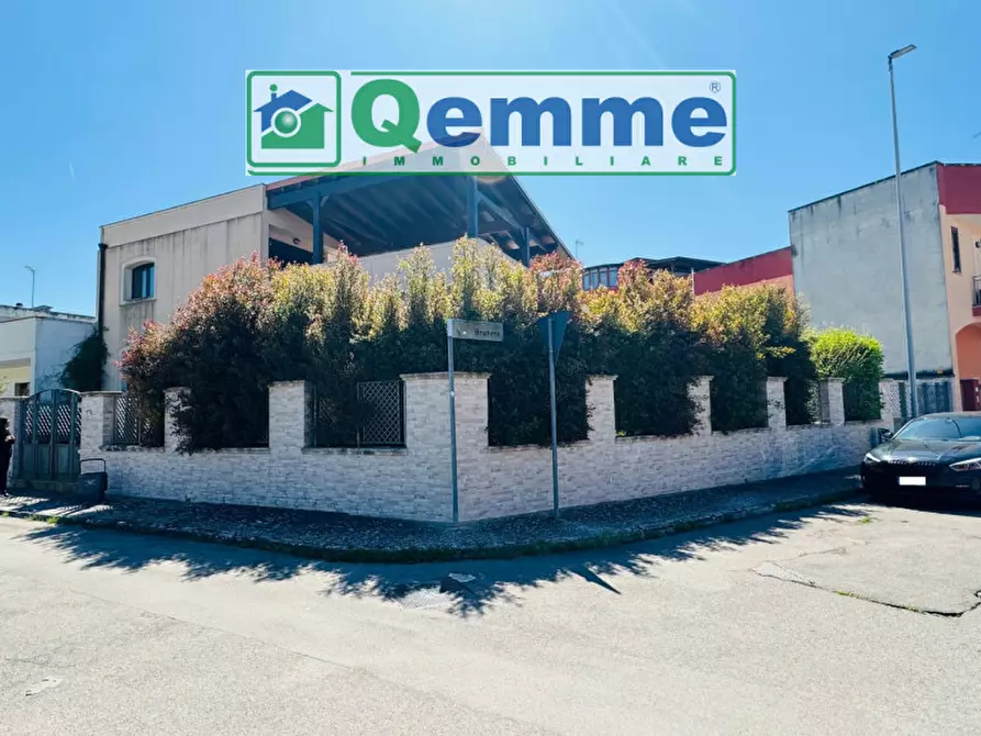 Immagine 2 di Villa in vendita  in Piazza Beethoven a Lequile