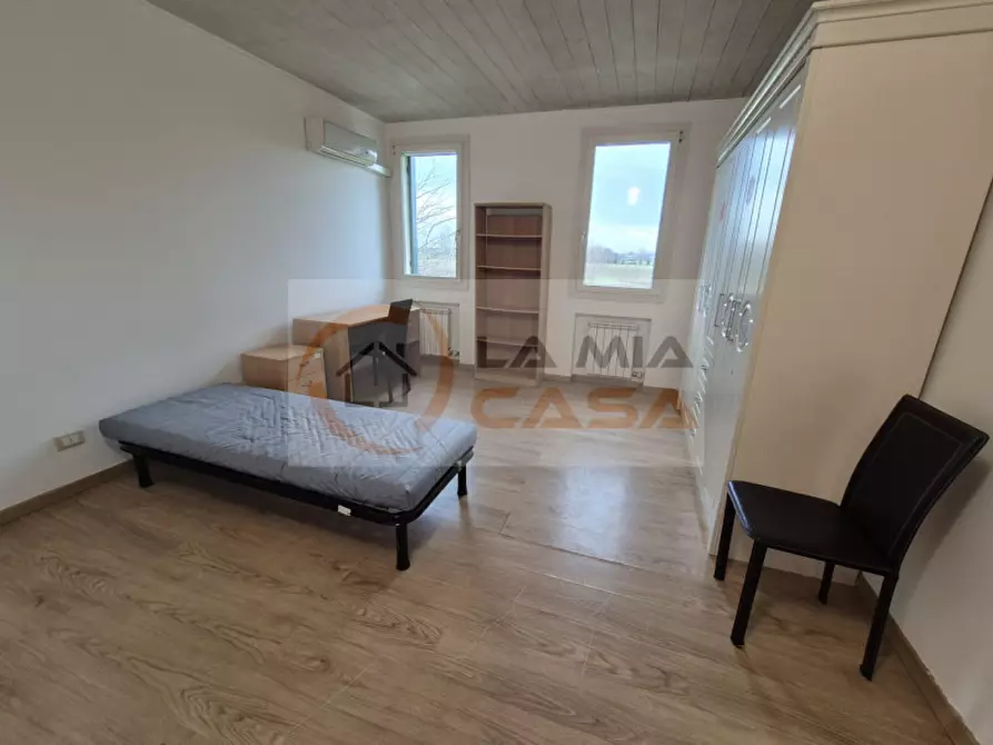 Immagine 2 di Camera in affitto  in Via Quattro Novembre 10 a Legnaro