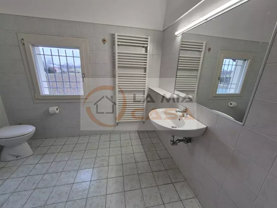 Immagine 12 di Camera in affitto  in Via Quattro Novembre 10 a Legnaro