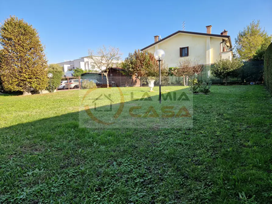 Immagine 1 di Casa bifamiliare in vendita  a Legnaro