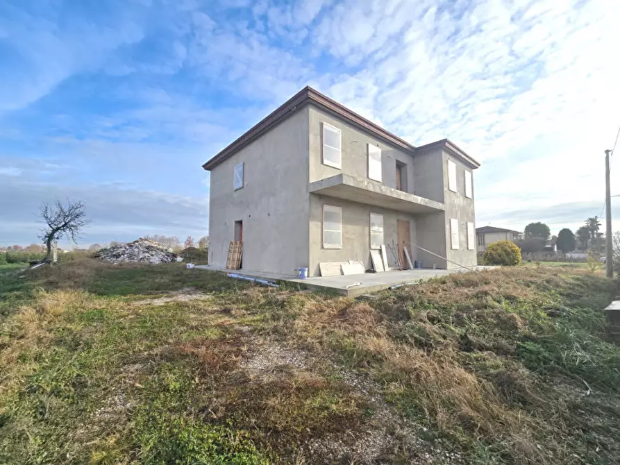 Immagine 1 di Villa in vendita  in Fosso' a Fosso'
