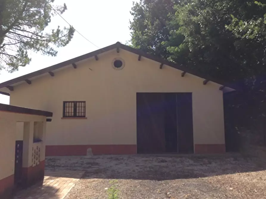 Immagine 75 di Rustico / casale in vendita  a Senigallia