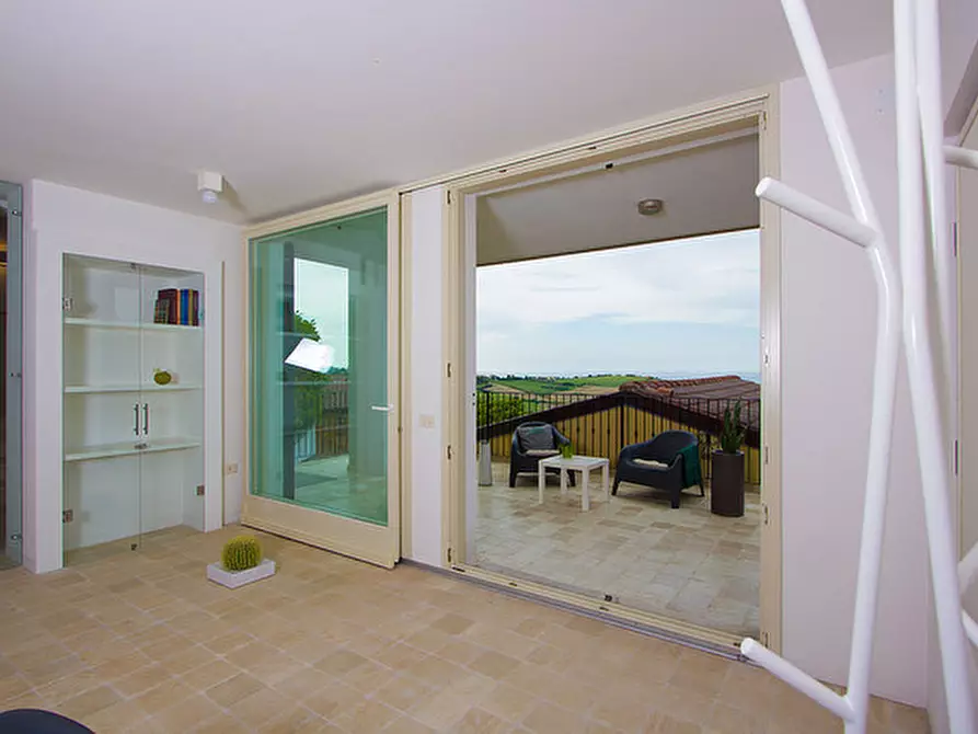 Immagine 21 di Villa in vendita  a San Costanzo