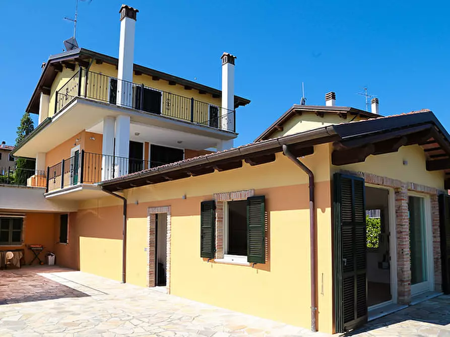 Immagine 31 di Villa in vendita  a San Costanzo