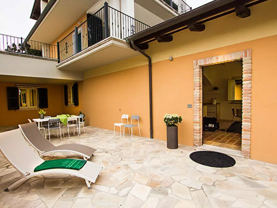 Immagine 39 di Villa in vendita  a San Costanzo