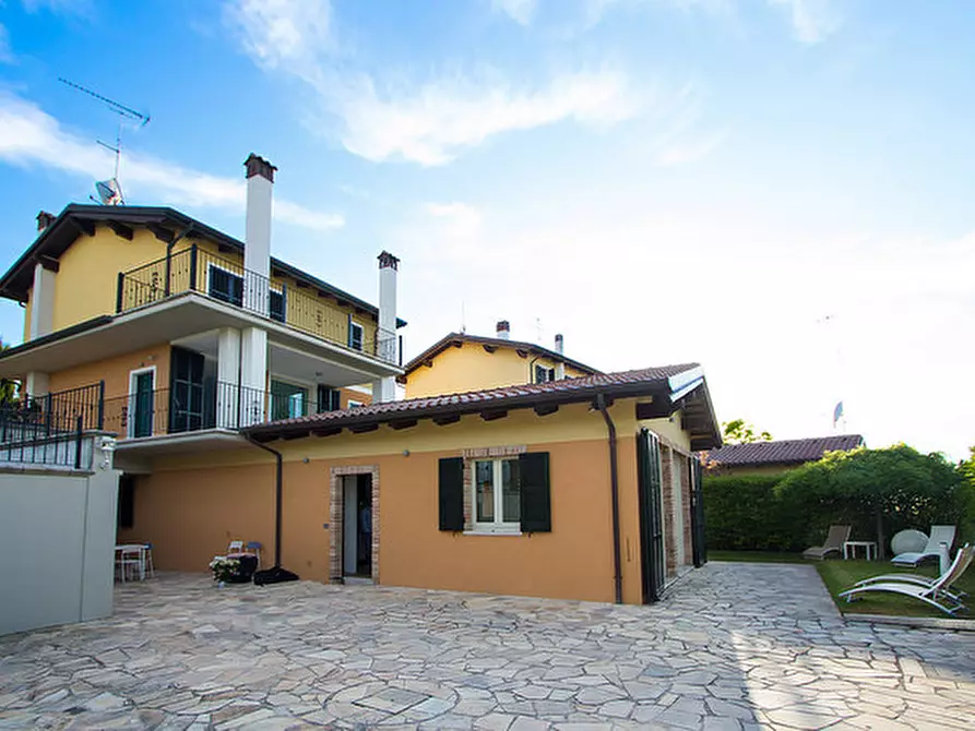 Immagine 45 di Villa in vendita  a San Costanzo