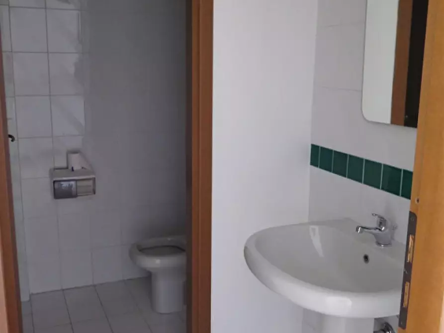 Immagine 4 di Ufficio in affitto  a Abano Terme