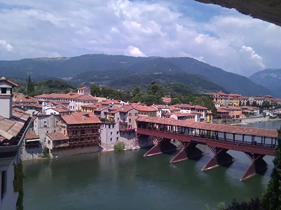 Immagine 2 di Palazzo in vendita  a Bassano Del Grappa