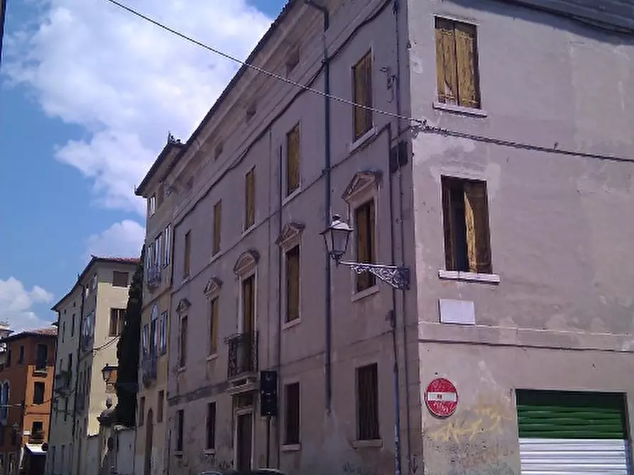 Immagine 5 di Palazzo in vendita  a Bassano Del Grappa