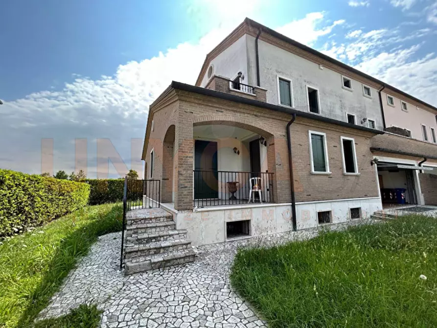 Immagine 1 di Casa bifamiliare in vendita  a Mestrino