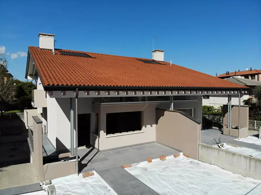 Immagine 1 di Casa bifamiliare in vendita  in via Castello a Castello Di Godego