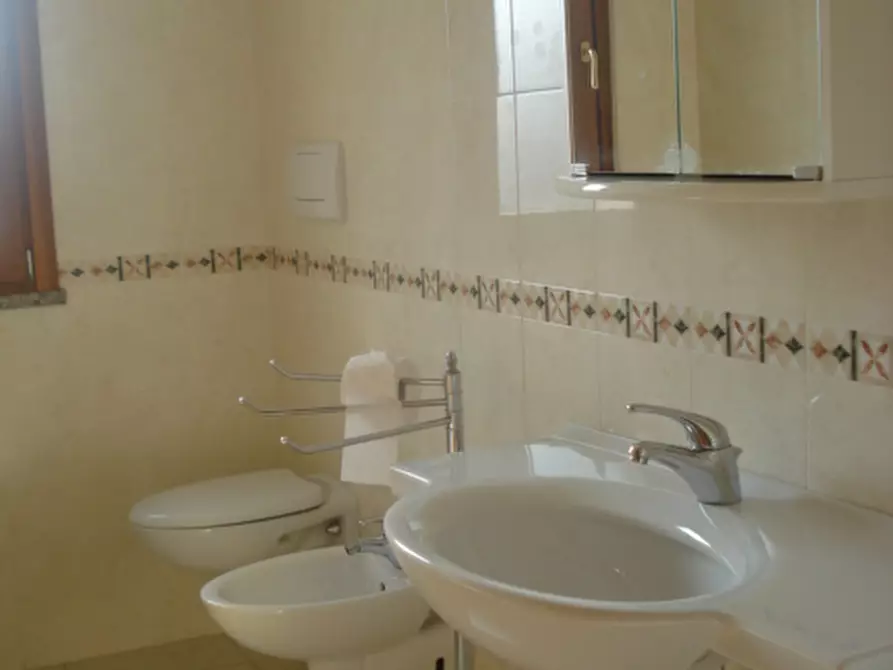 Immagine 5 di Appartamento in vendita  in ZONA CENTRO- C.SO UMBERTO a Montesilvano