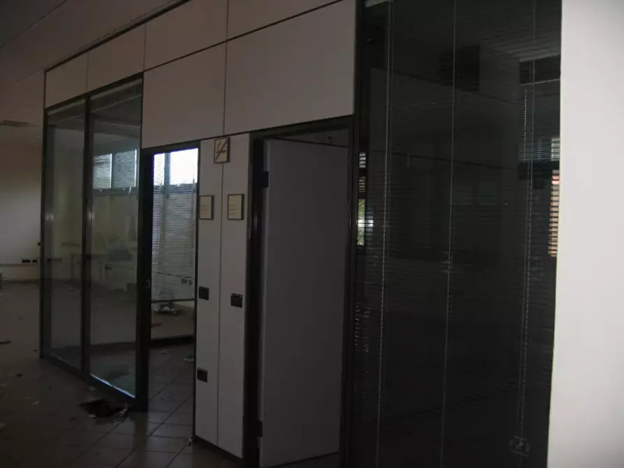 Immagine 2 di Laboratorio in vendita  in via della Salute a Bologna