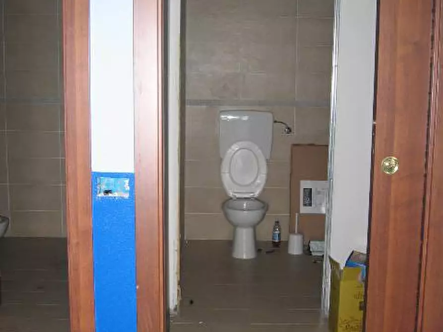 Immagine 15 di Negozio in vendita  in via circonvallazione nord est a Sassuolo