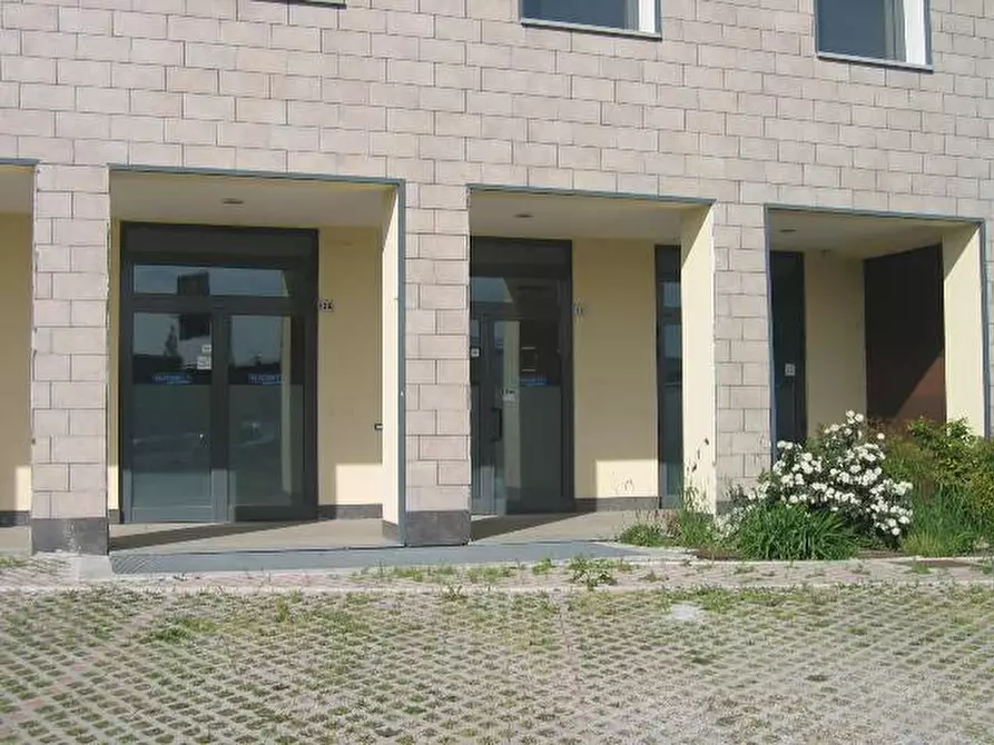 Immagine 19 di Negozio in vendita  in via circonvallazione nord est a Sassuolo