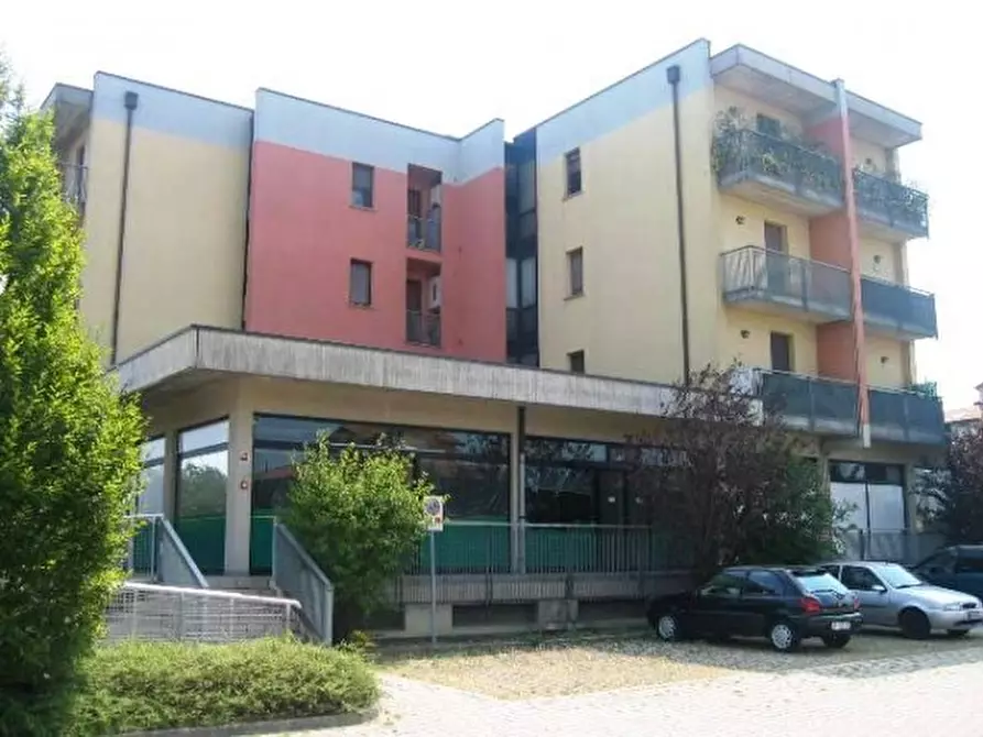 Immagine 3 di Negozio in vendita  in via Mameli a Mirandola