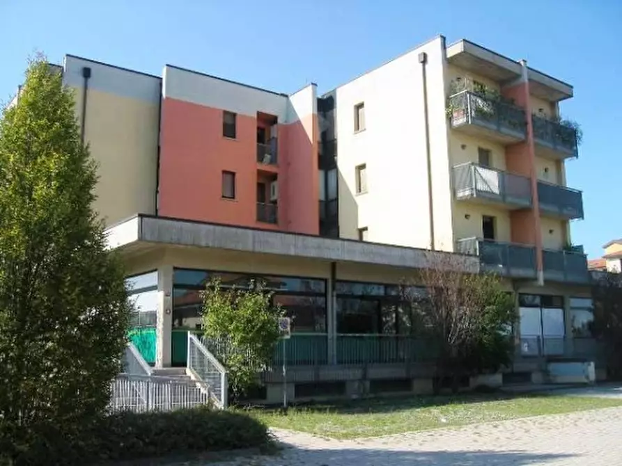 Immagine 6 di Negozio in vendita  in via Mameli a Mirandola