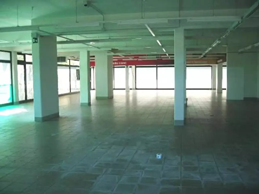 Immagine 7 di Negozio in vendita  in via Mameli a Mirandola