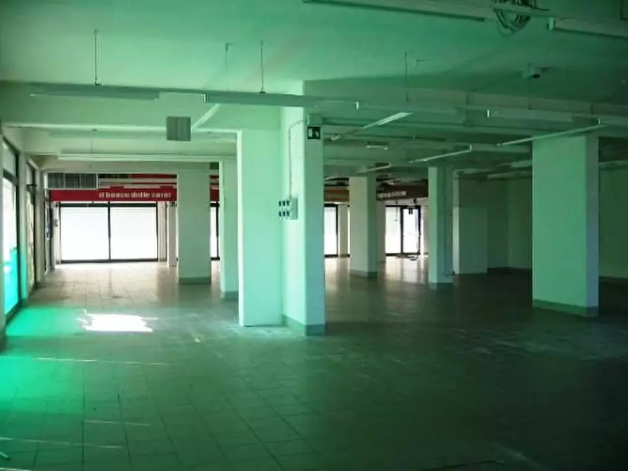 Immagine 8 di Negozio in vendita  in via Mameli a Mirandola