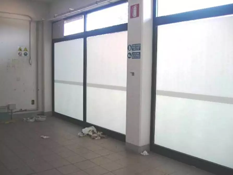 Immagine 11 di Negozio in vendita  in via Mameli a Mirandola