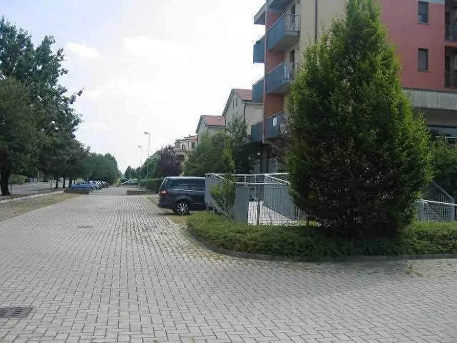 Immagine 12 di Negozio in vendita  in via Mameli a Mirandola