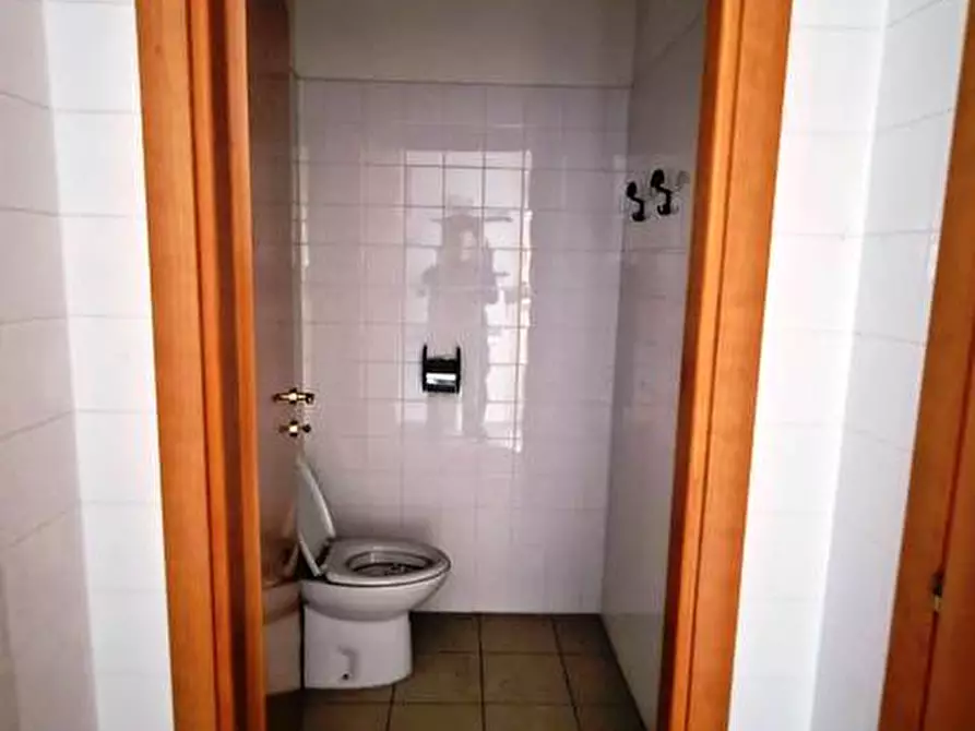 Immagine 13 di Ufficio in vendita  in via Emilia a Rimini