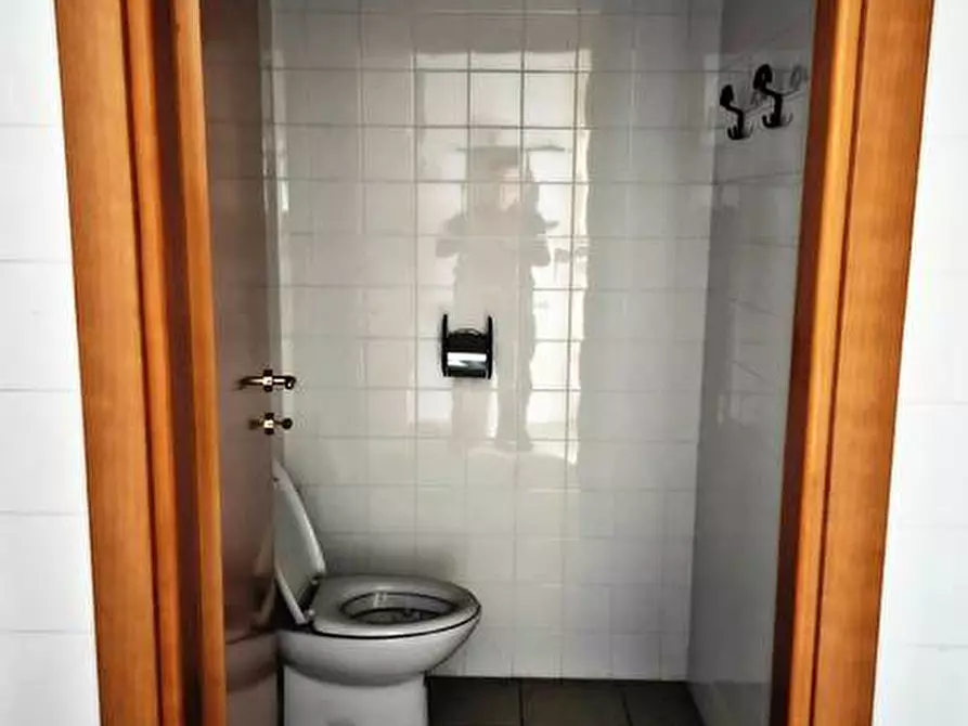 Immagine 16 di Ufficio in vendita  in via Emilia a Rimini