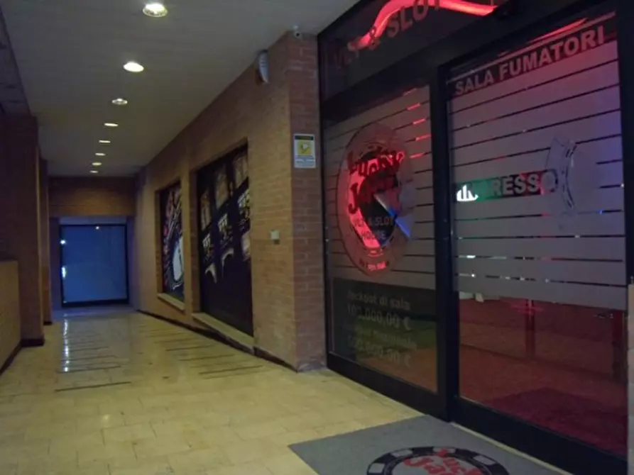 Immagine 5 di Negozio in vendita  in piazzale Guglielmo Marconi a Piacenza