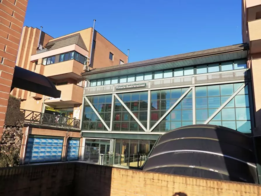 Immagine 11 di Negozio in vendita  in piazzale Guglielmo Marconi a Piacenza