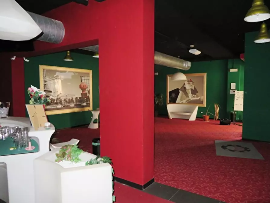 Immagine 19 di Negozio in vendita  in piazzale Guglielmo Marconi a Piacenza