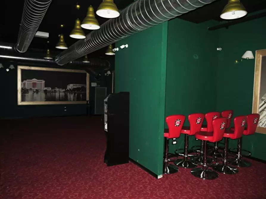 Immagine 20 di Negozio in vendita  in piazzale Guglielmo Marconi a Piacenza