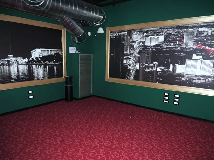 Immagine 22 di Negozio in vendita  in piazzale Guglielmo Marconi a Piacenza