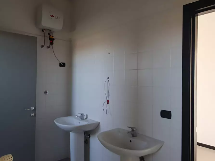 Immagine 10 di Ufficio in vendita  in via Quasimodo a Castel Maggiore